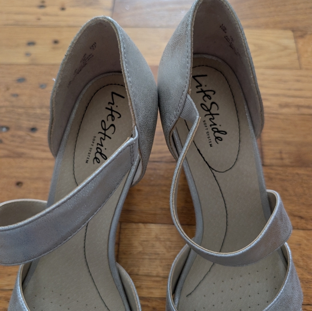 Life Stride Women's Metallic Silver Heels - Picture 5 of 8